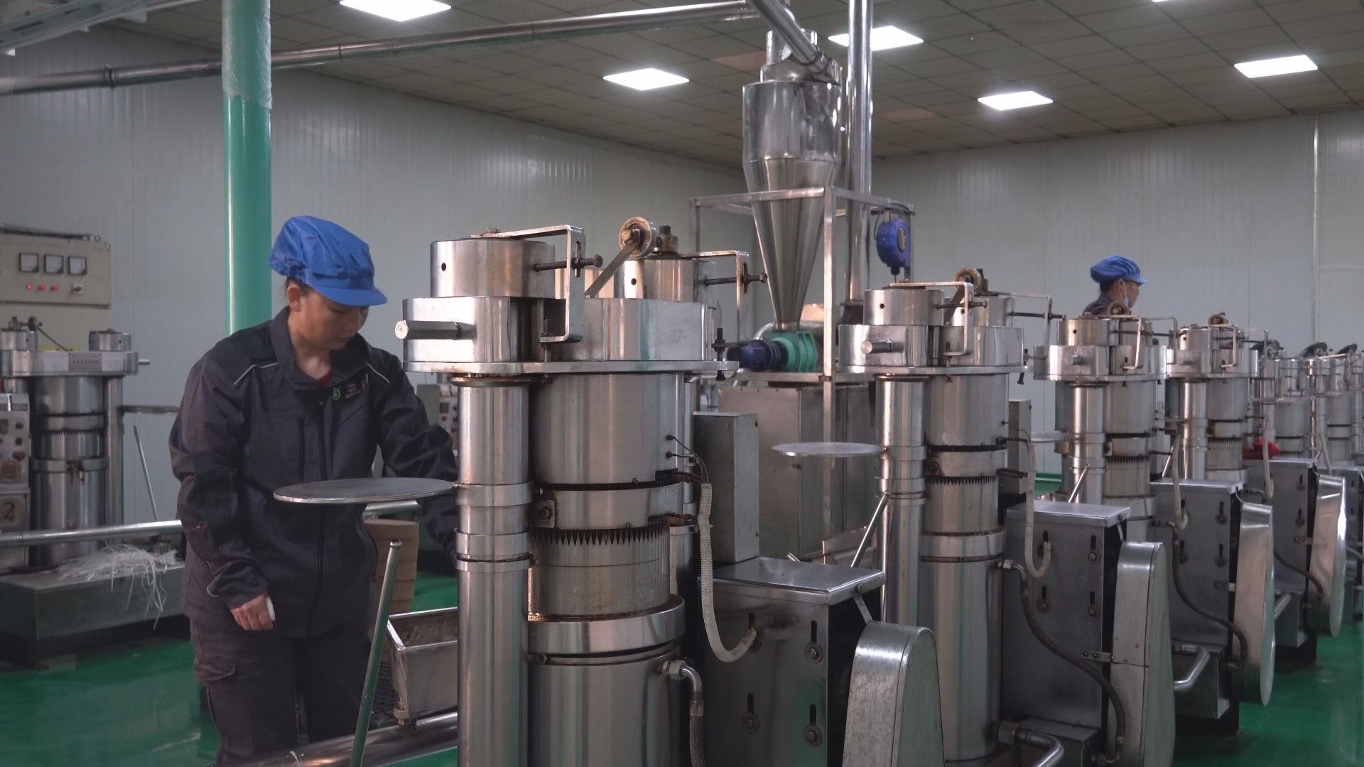 9.2億美元！襄州藥品零售出口領(lǐng)跑全市，外貿(mào)成績(jī)單璀璨奪目